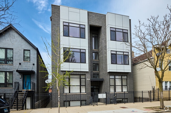 Front Exterior Street View - 1338 W Cullerton St