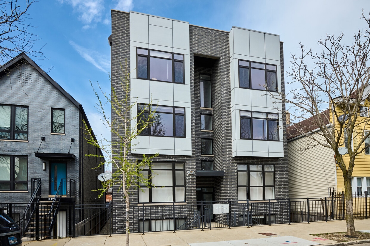 Front Exterior Street View - 1338 W Cullerton St