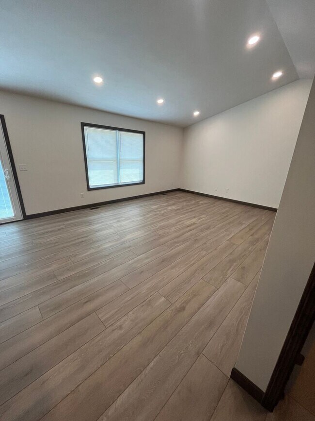 Foto del edificio - 786 Glory Dr