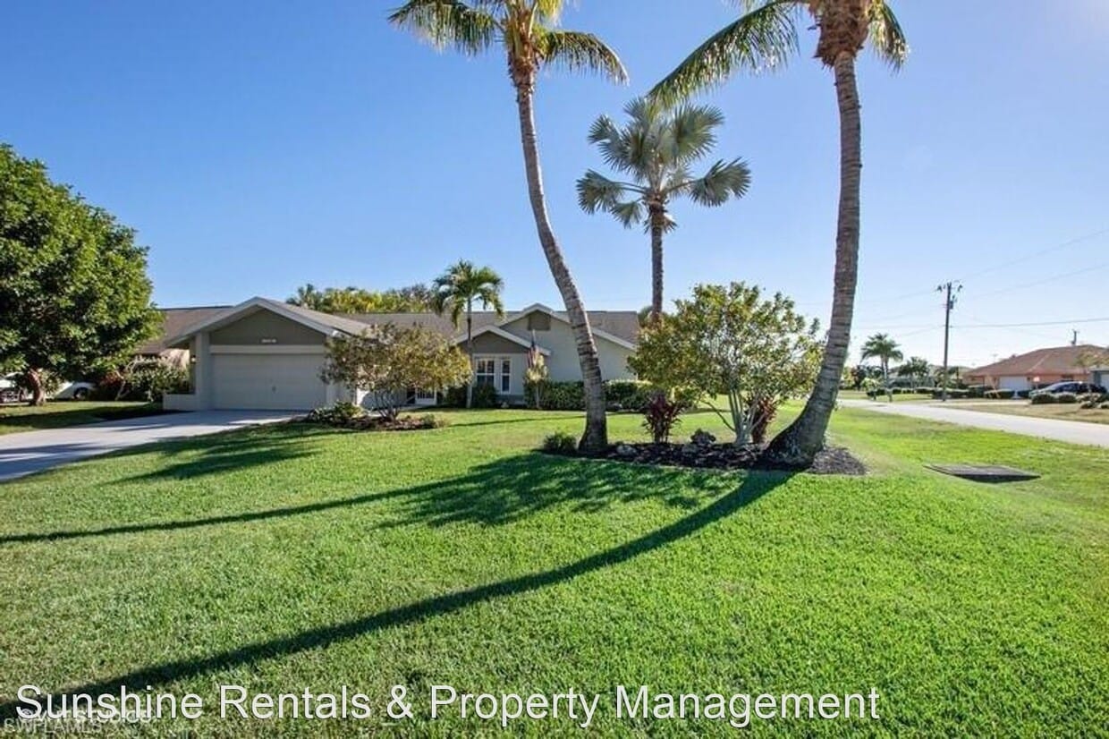 3 br, 2 bath House 246 SW 39th St. House Rental in Cape Coral, FL