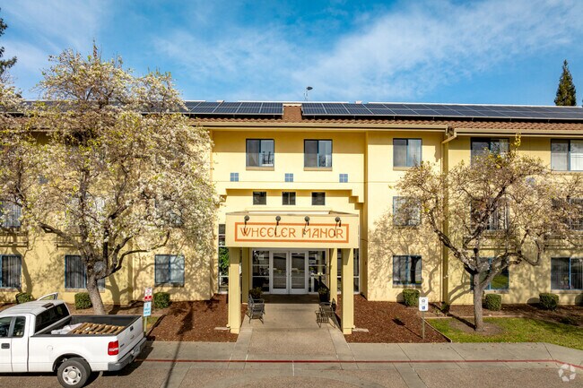 Fotografía del edificio - Wheeler Manor