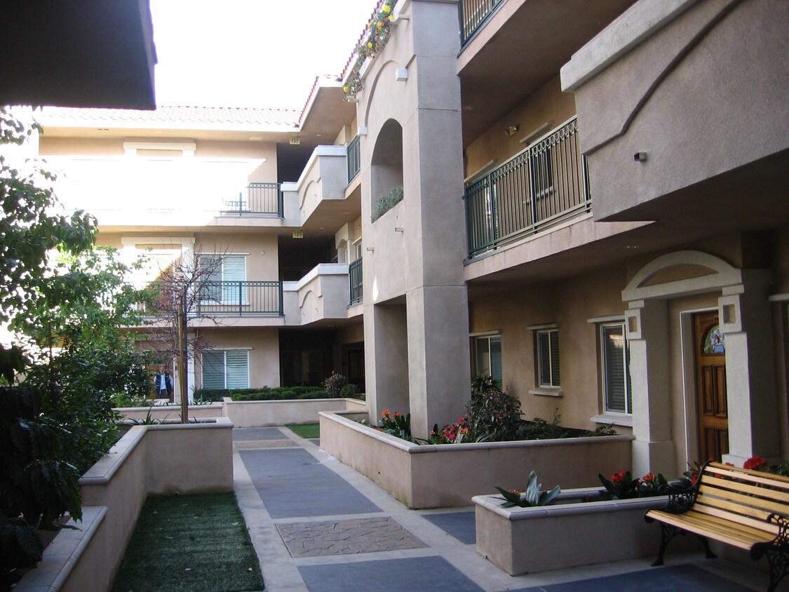 Building Photo - 120 De Anza St #207