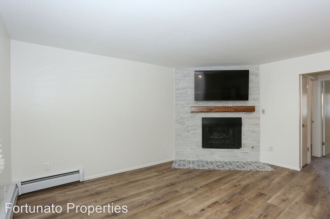 Building Photo - 2 br, 1 bath House - 412 Main St, Unit 223