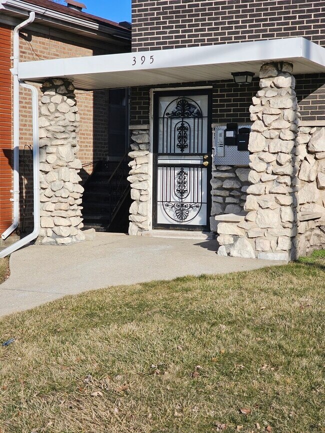 Building Photo - 395 Oglesby Ave