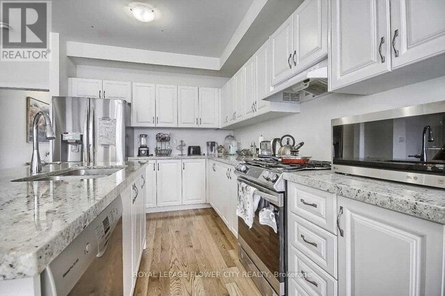 Building Photo - 3362 Post Rd