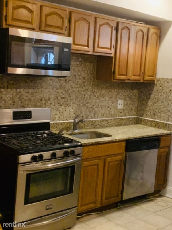 Building Photo - 3 br, 2 bath House - 2900 Monument St