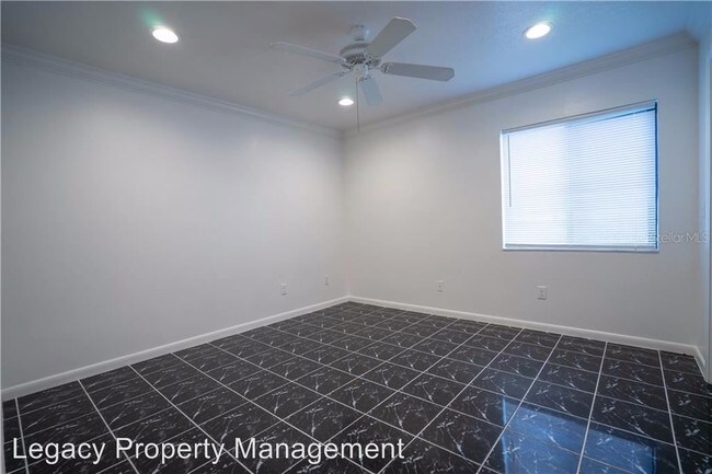 Foto del edificio - 163 Crown Point Cir