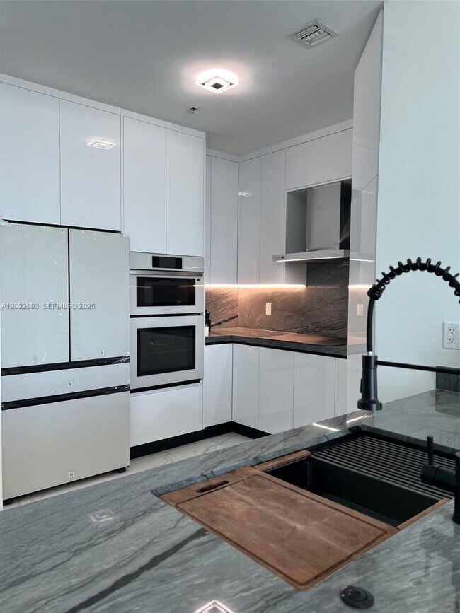 Foto del edificio - 7910 Harbor Island Dr