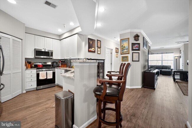 Building Photo - 5112 Donovan Dr