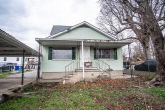 Building Photo - 525 Sewanee St