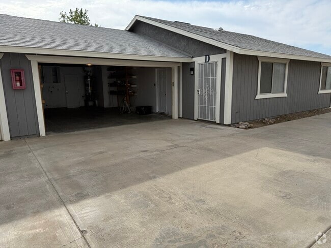 Building Photo - 13965 Smoketree St