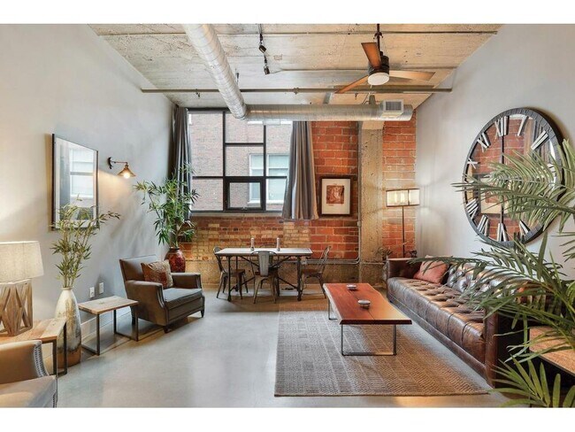 Building Photo - 718 N Washington Ave
