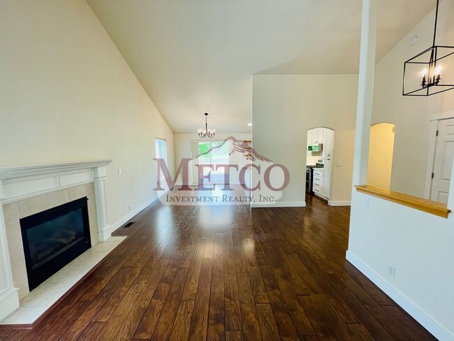 Building Photo - Beautiful 3 bedroom Santa Clara home
