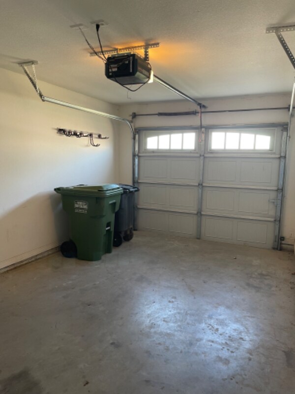 Foto del edificio - 604 Hilltop Dr