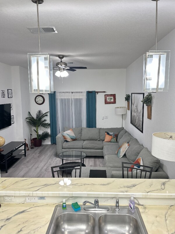 Foto del edificio - 1002 Gran Bahama Blvd