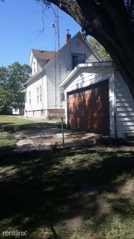 Building Photo - 2 br, 1.5 bath House - 397 E. Water St.