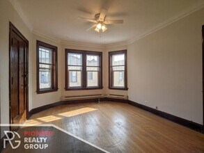 Building Photo - 3821 N Greenview Ave