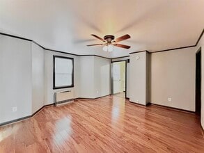 Building Photo - 12 Holmes St