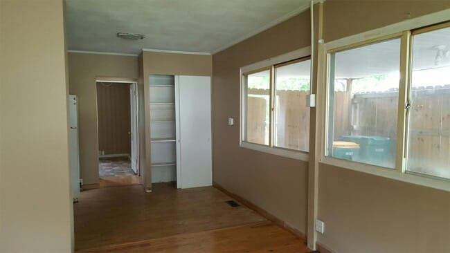 Foto del edificio - 8630 Forest Ave