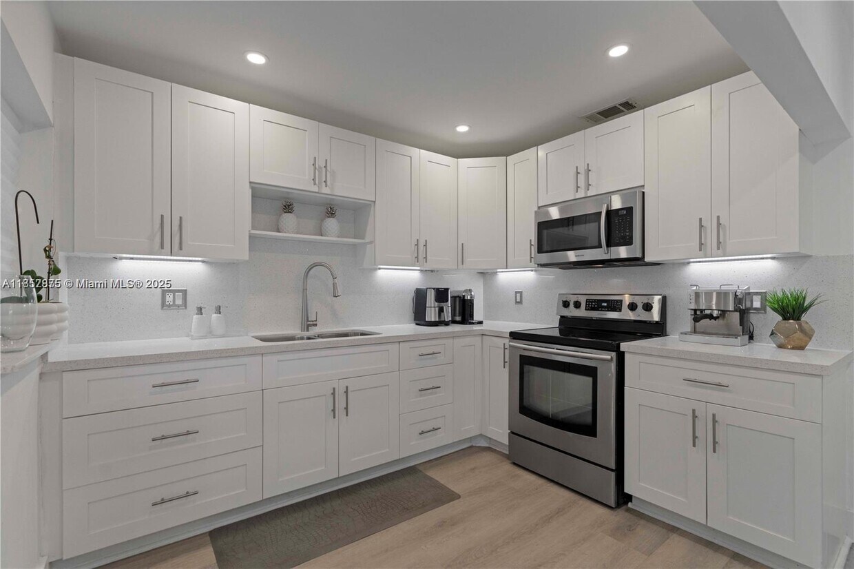 Foto principal - 1417 Plunkett St