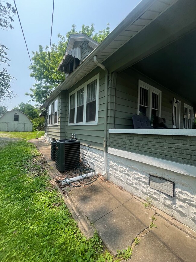 Building Photo - 522 W Harrison Ave