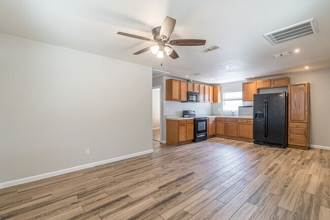 Building Photo - 4835 John Victor Dr