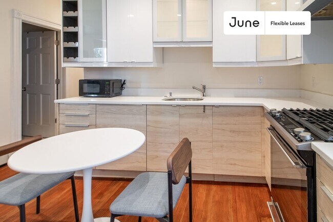 Building Photo - Full bedroom in 6 bed/2 bath Home