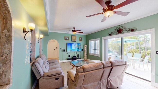 Building Photo - 980 Caribbean Dr