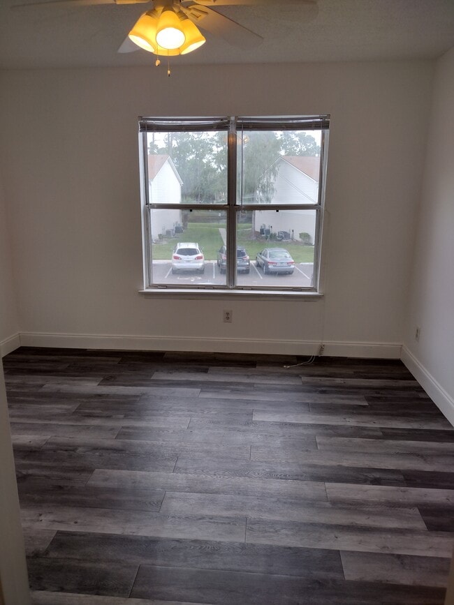 Building Photo - 1600 Big Tree Rd