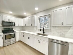Building Photo - 52 Vitti St