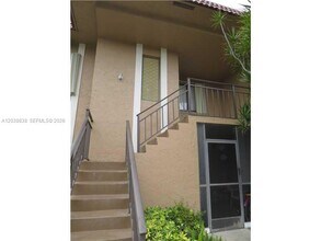 Building Photo - 205 Lakeview Dr