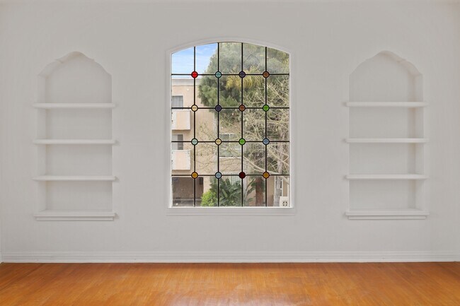 Building Photo - 1017 S Sherbourne Dr