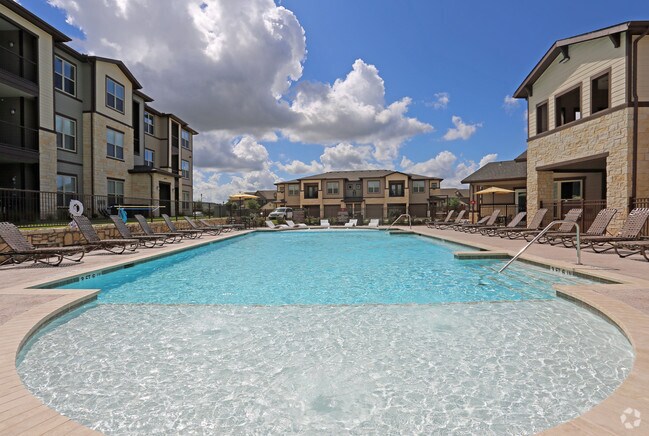 Vista a la piscina - The Curve at Crescent Pointe