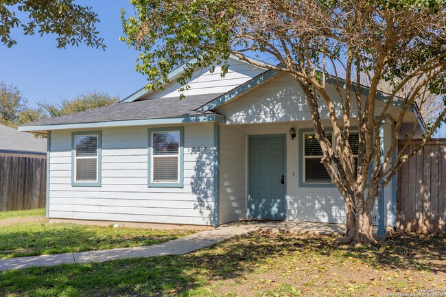 Photo - 3727 Aragon Dr Apartment