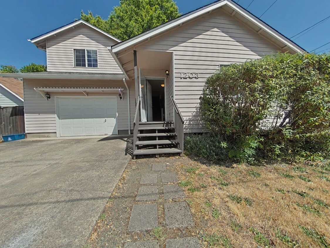 Foto principal - 5 bedroom House ~ Close to Campus