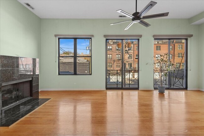 Foto del edificio - 2511 N Milwaukee Ave