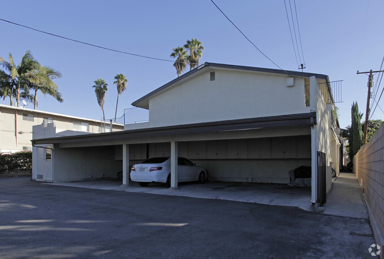 Building Photo - 701 Maple St