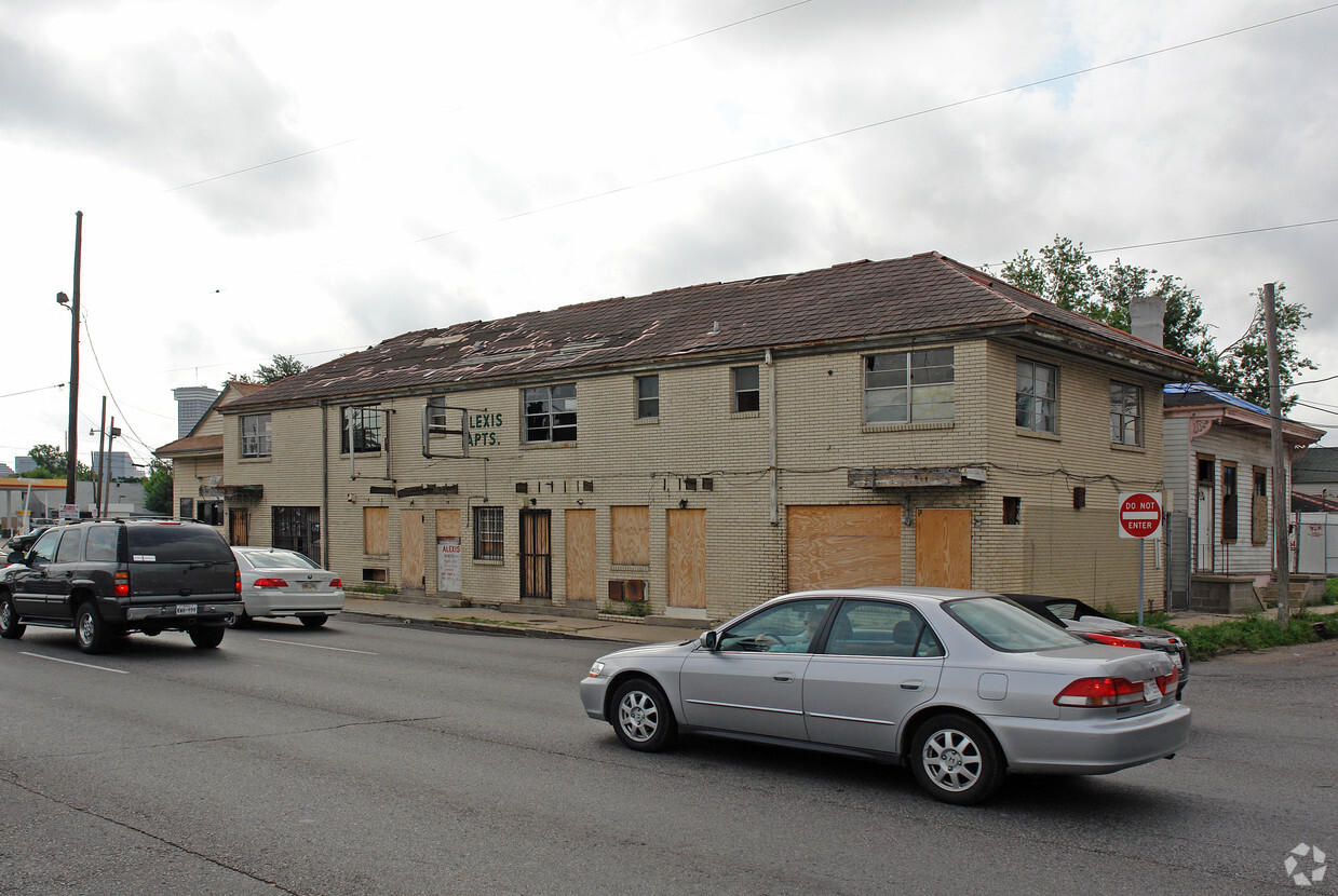 Building Photo - 2216 S Claiborne Ave