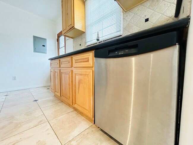 Foto del edificio - 4266 Holly Knoll Dr