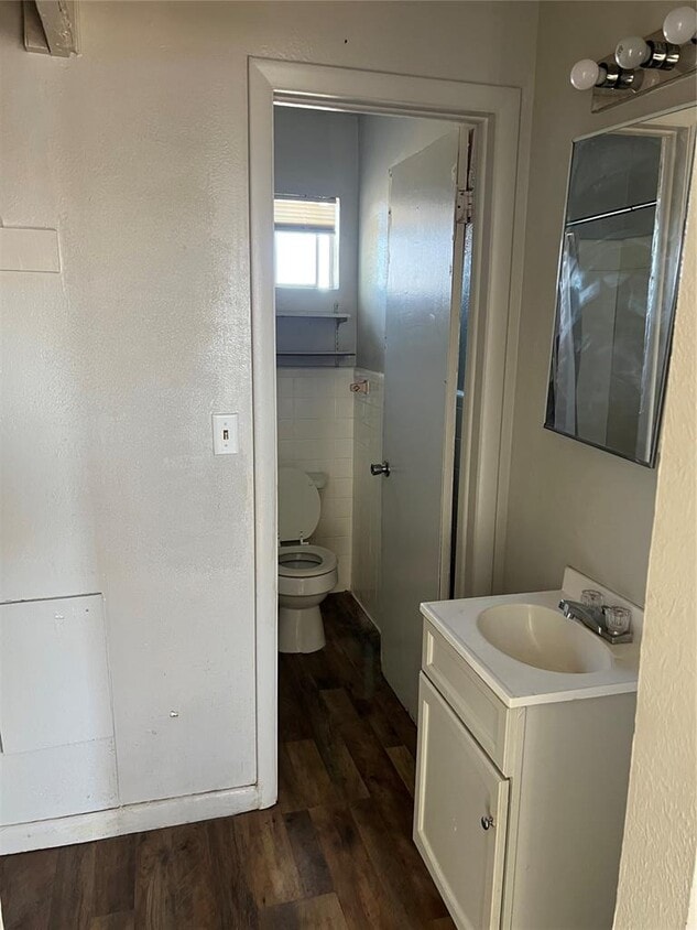 Building Photo - 1020 S Rock Island Ave