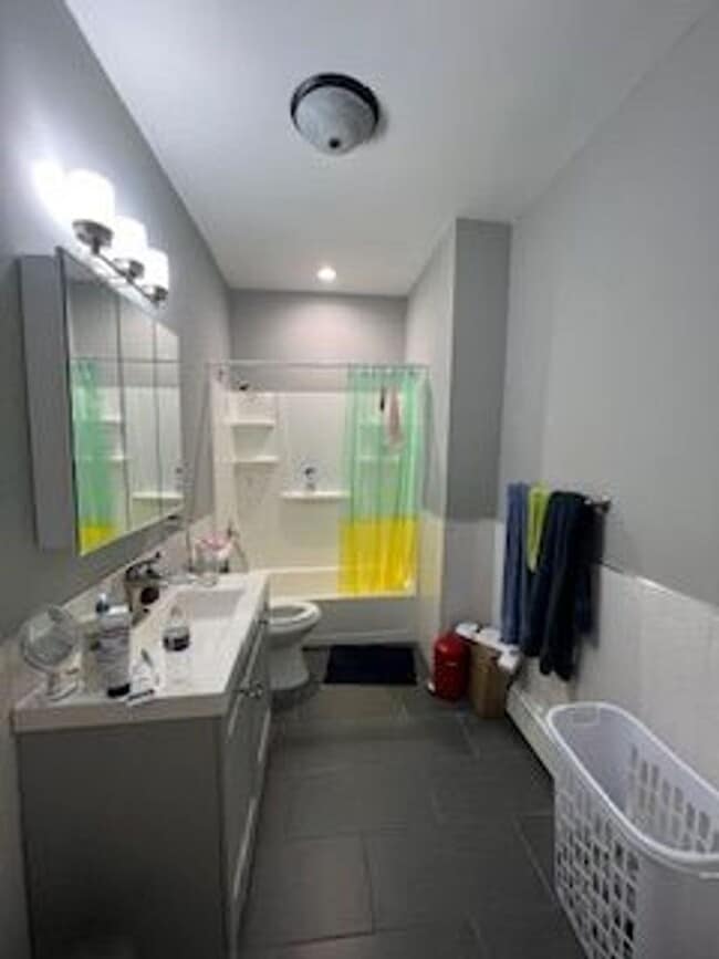 Foto del edificio - Spacious 3BR (or 2BR + Office) w/ In-Unit Laundry – Renovated, Near Yale SOM