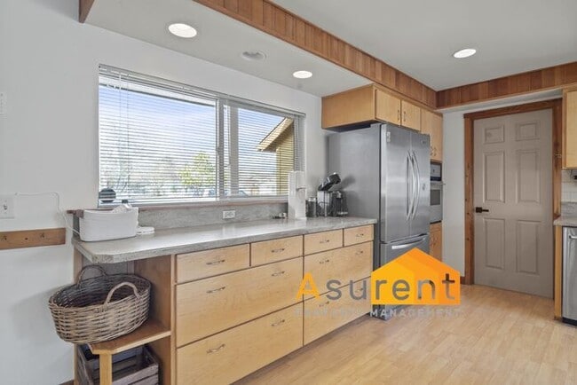 Building Photo - Amazing Fully Renovated Custom Furnished Home Available in August!