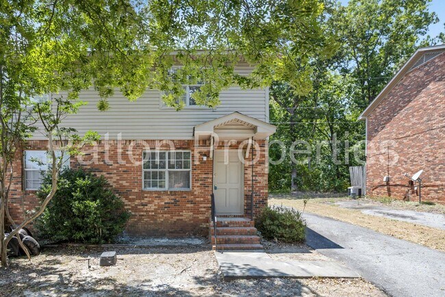 Building Photo - 13-14 Ashley Place - Outside CoC - R19205-...