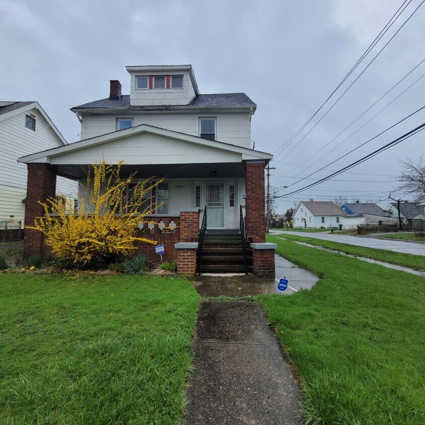 Single Family 4 Bed 1 Bath COMING SOON!! House Rental in Garfield Heights, OH