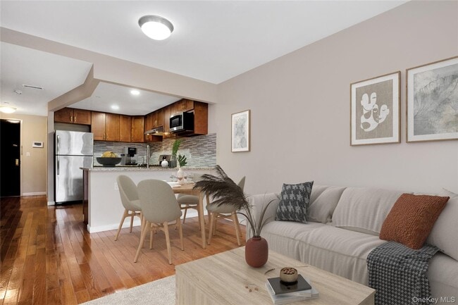 Building Photo - 172-18 Jamaica Ave