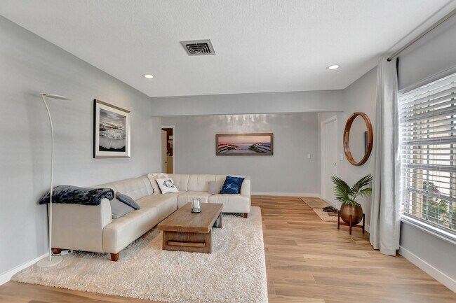 Foto del edificio - 510 Silver Ln
