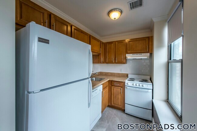 Building Photo - 1088 Boylston St
