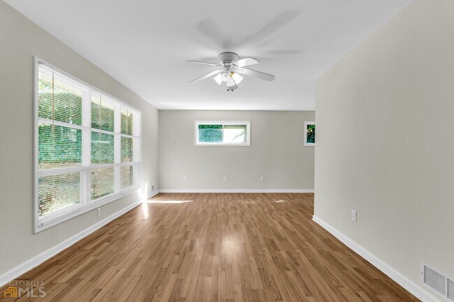Foto del edificio - 2554 Skyland Trail NE