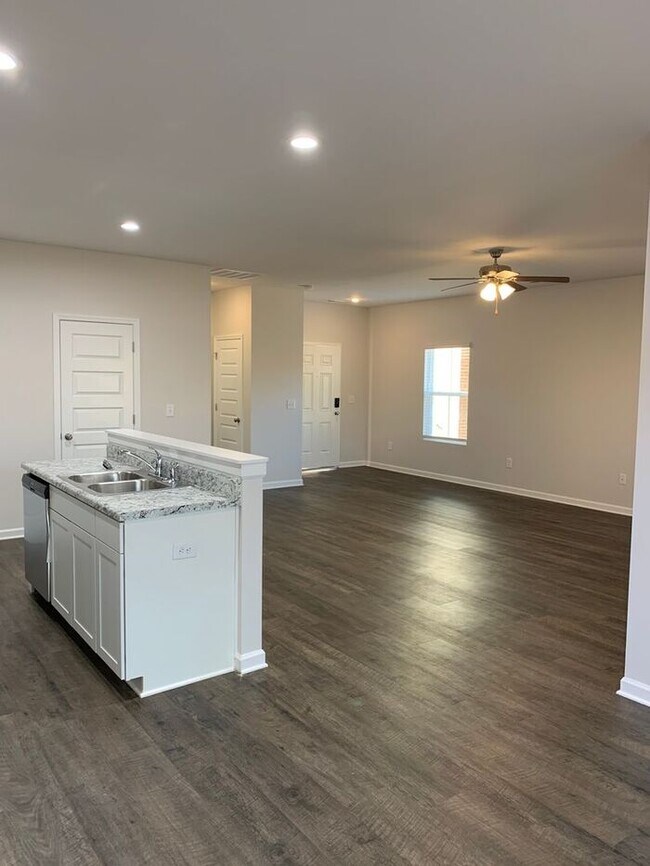 Foto del edificio - BRAND NEW Three Bedroom | Two and a Half B...