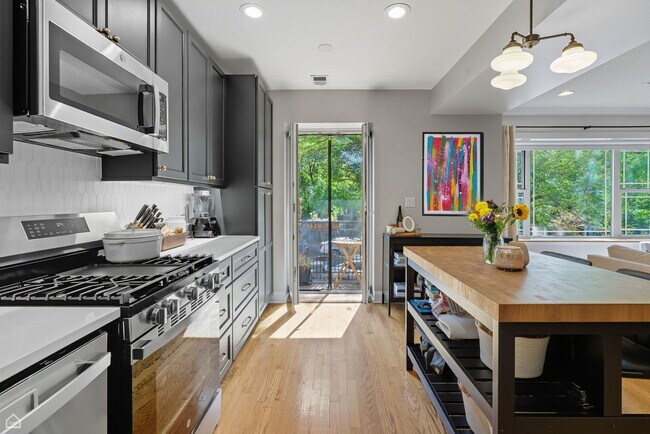 Foto del edificio - 1210 W Roscoe St